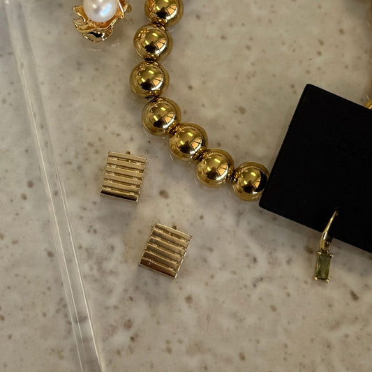 Earrings - Box Huggies
